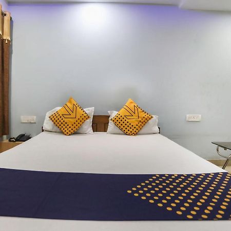 Spot On 66128 Hotel Lake View 普鲁利耶 外观 照片
