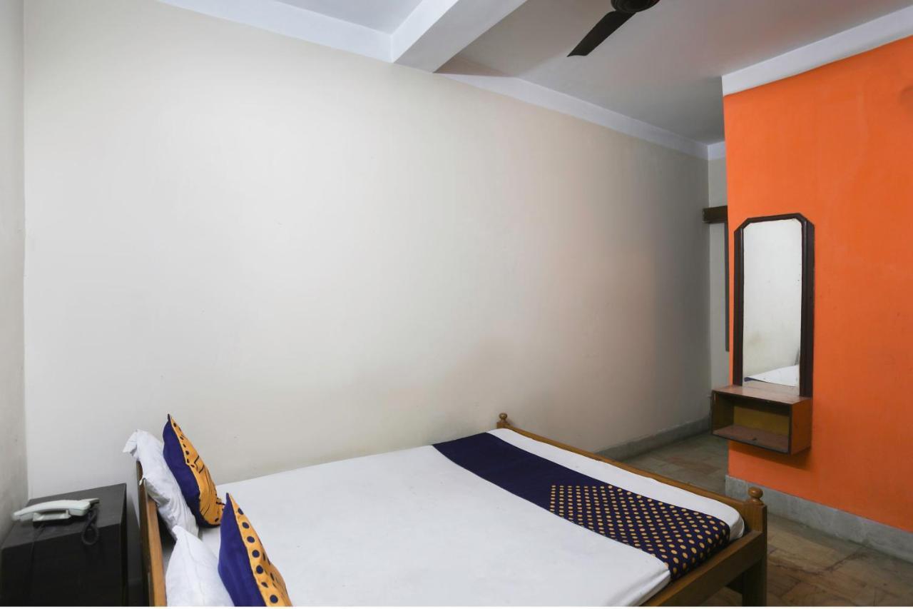 Spot On 66128 Hotel Lake View 普鲁利耶 外观 照片