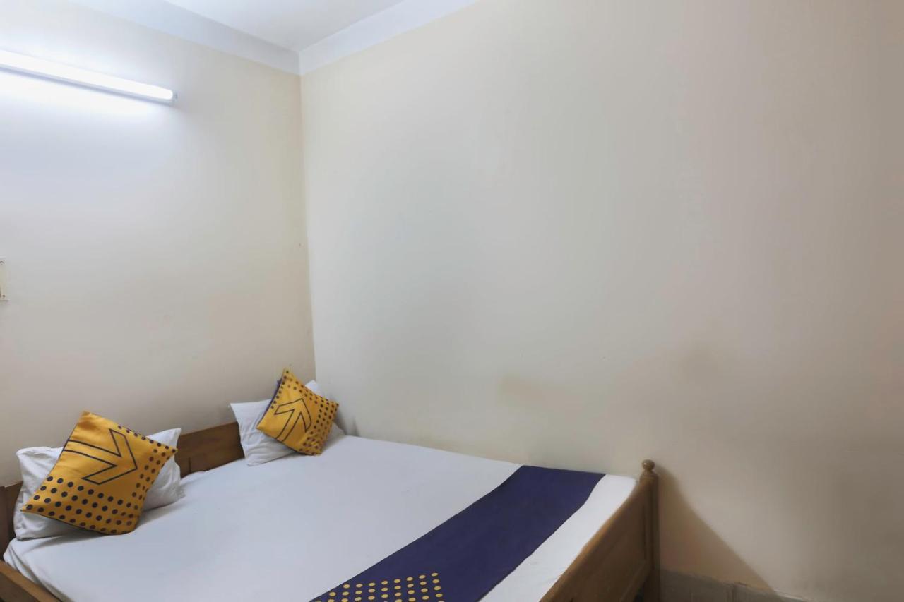 Spot On 66128 Hotel Lake View 普鲁利耶 外观 照片